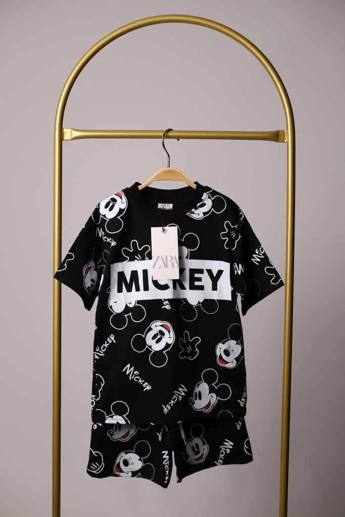 Siyah Beyaz Mickey Mouse Baskılı Şortlu Takım