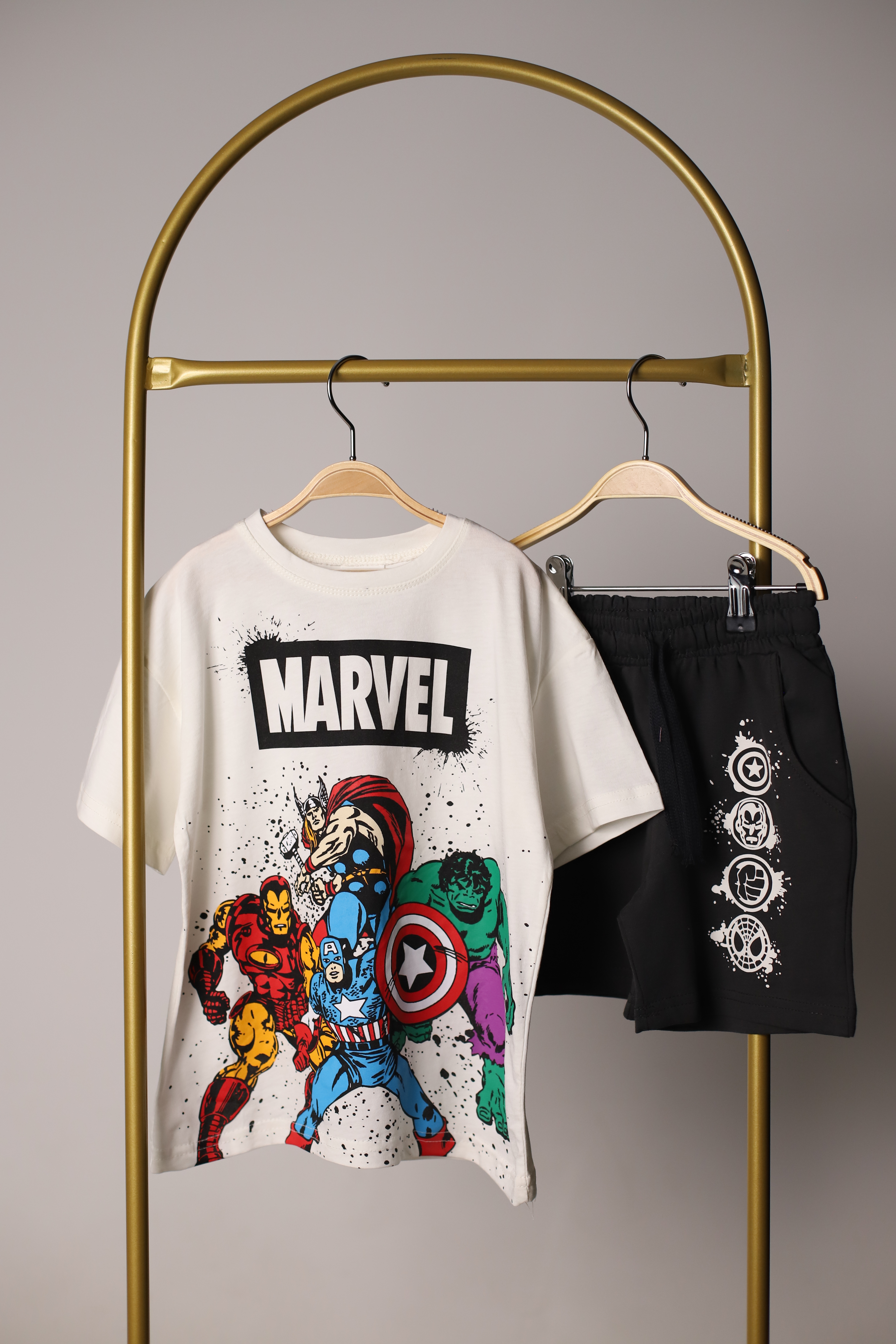 Marvel Siyah Şortlu Takım