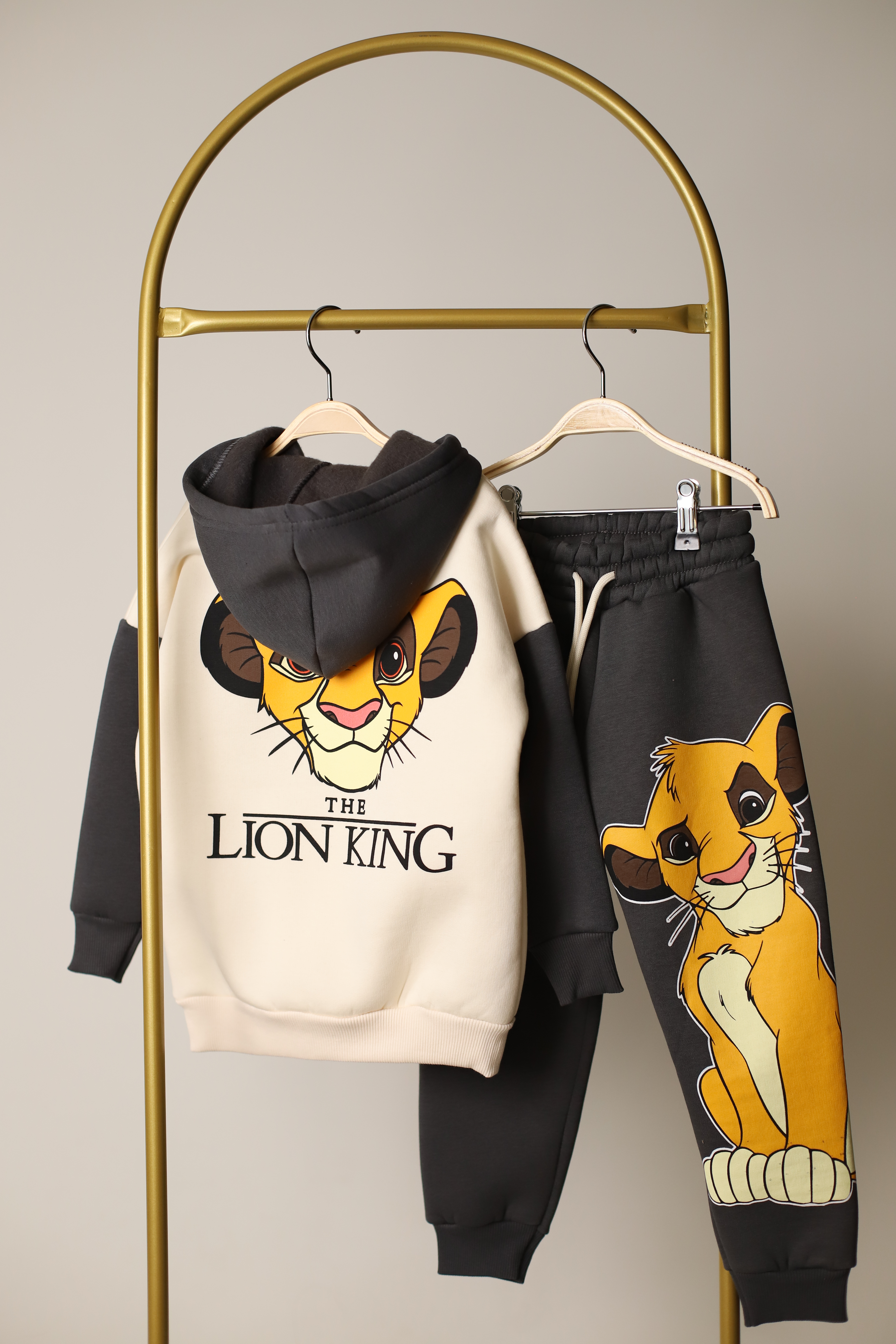 Siyah Kol Detaylı Lion King Eşofman Takımı