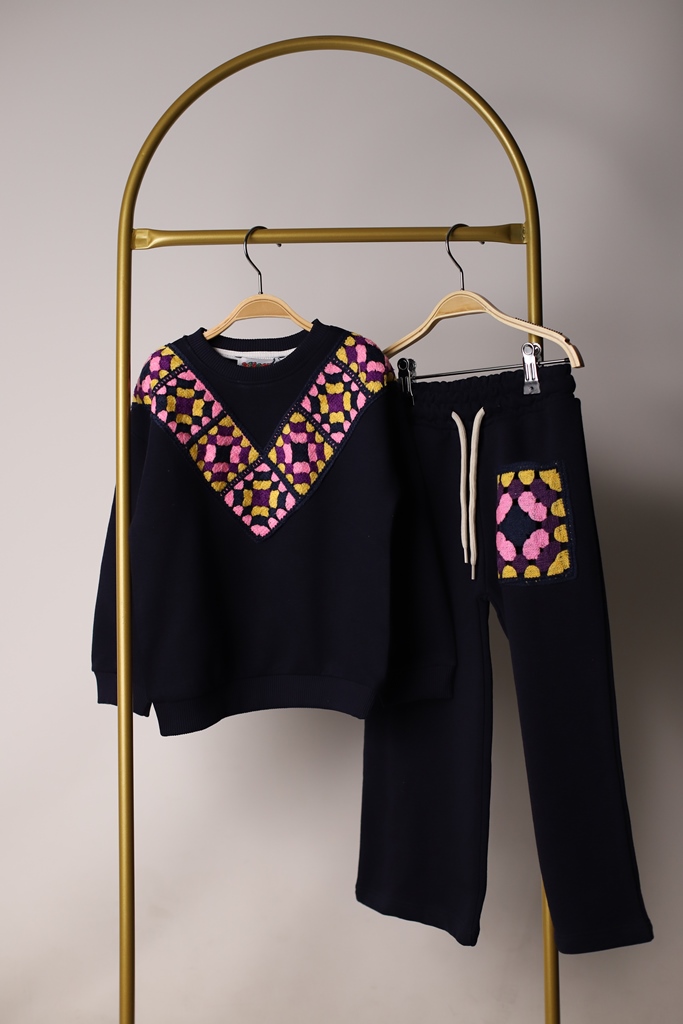 Siyah Motif Detaylı Eşofman Takımı