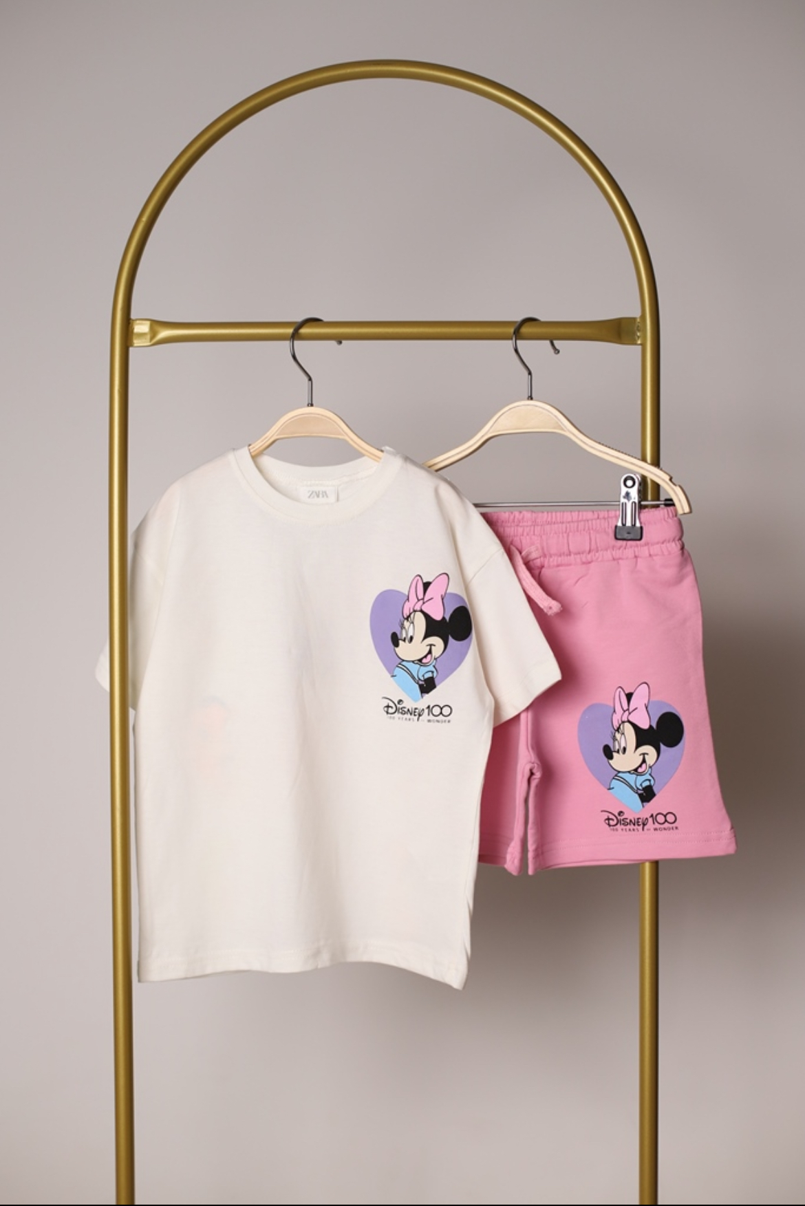 Pembe Minnie Ve Arkadaşları Sırt Baskılı Şortlu Takım