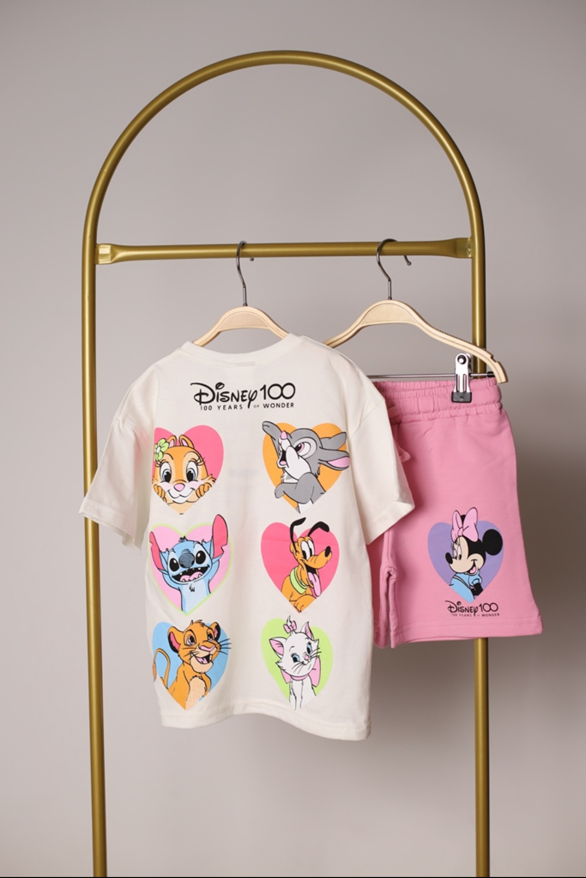 Pembe Minnie Ve Arkadaşları Sırt Baskılı Şortlu Takım