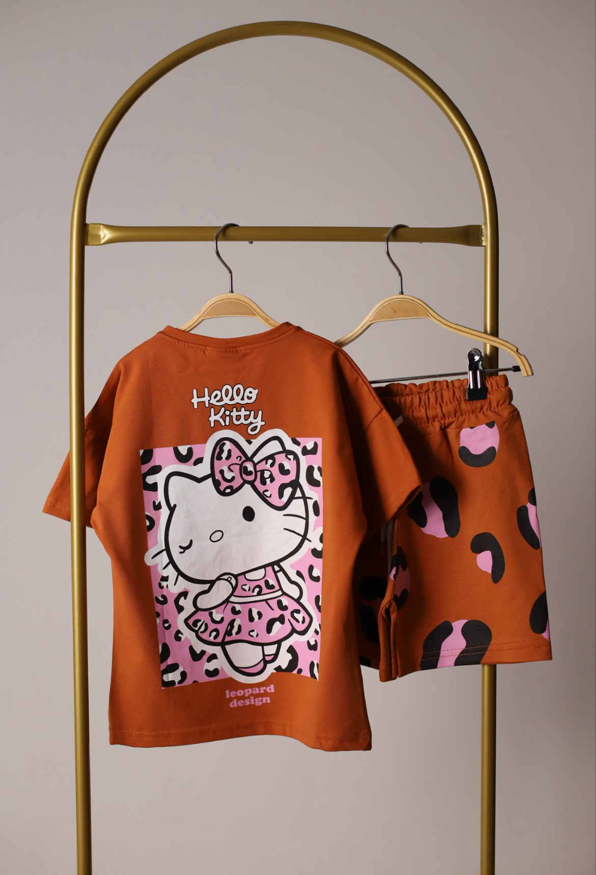 Kahverengi Leoparlı Hello Kitty Takım