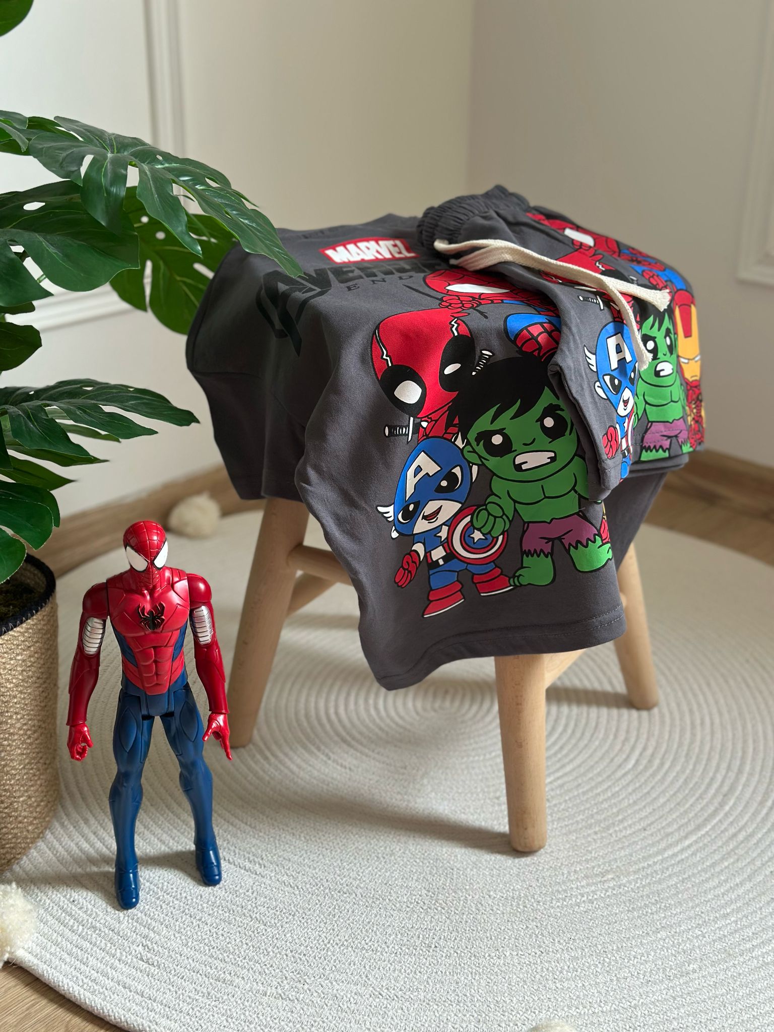 Füme Avengers Figür Detaylı Gap Şortlu Takım