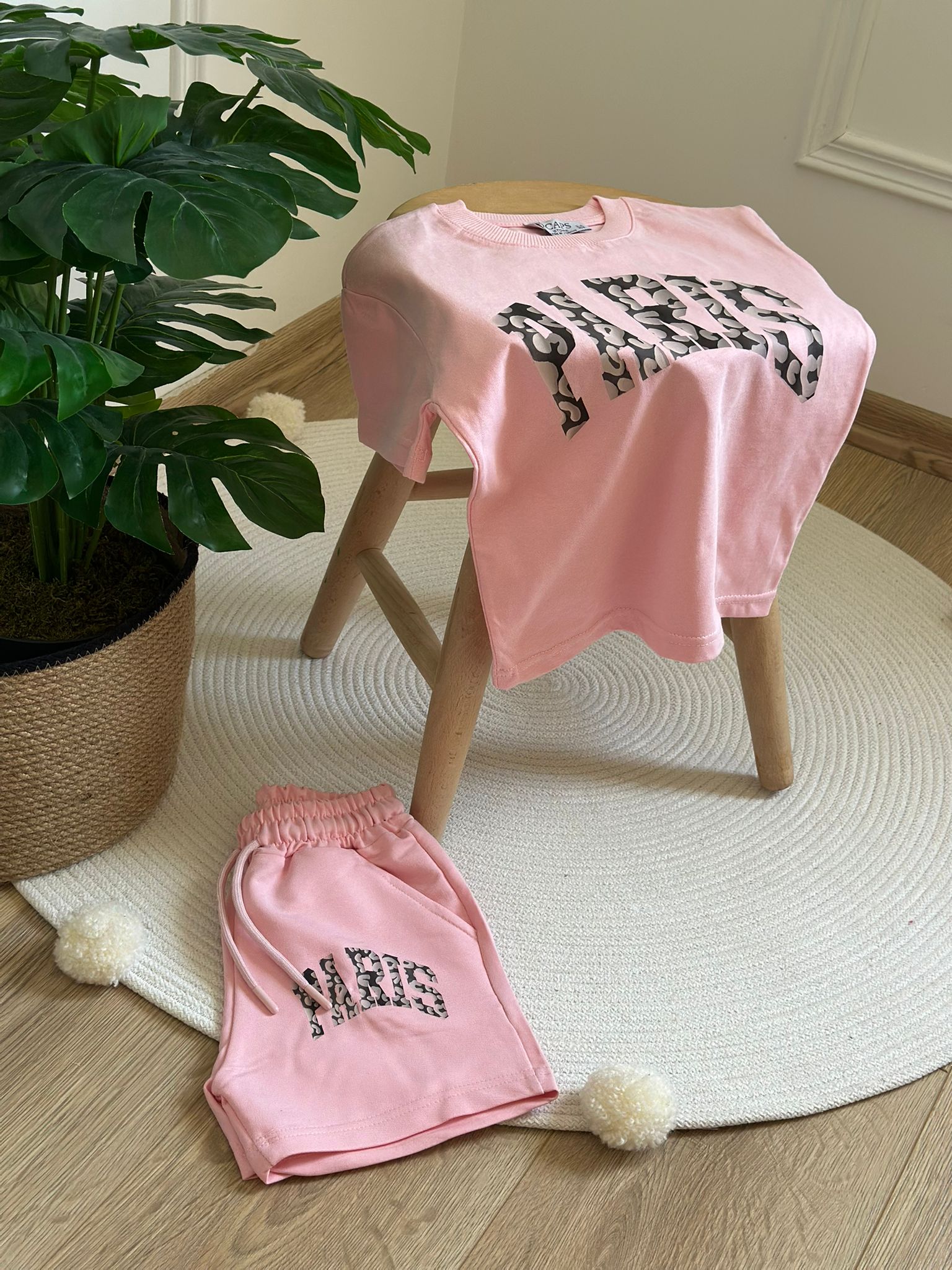 Pembe Paris Detaylı Şortlu Takım