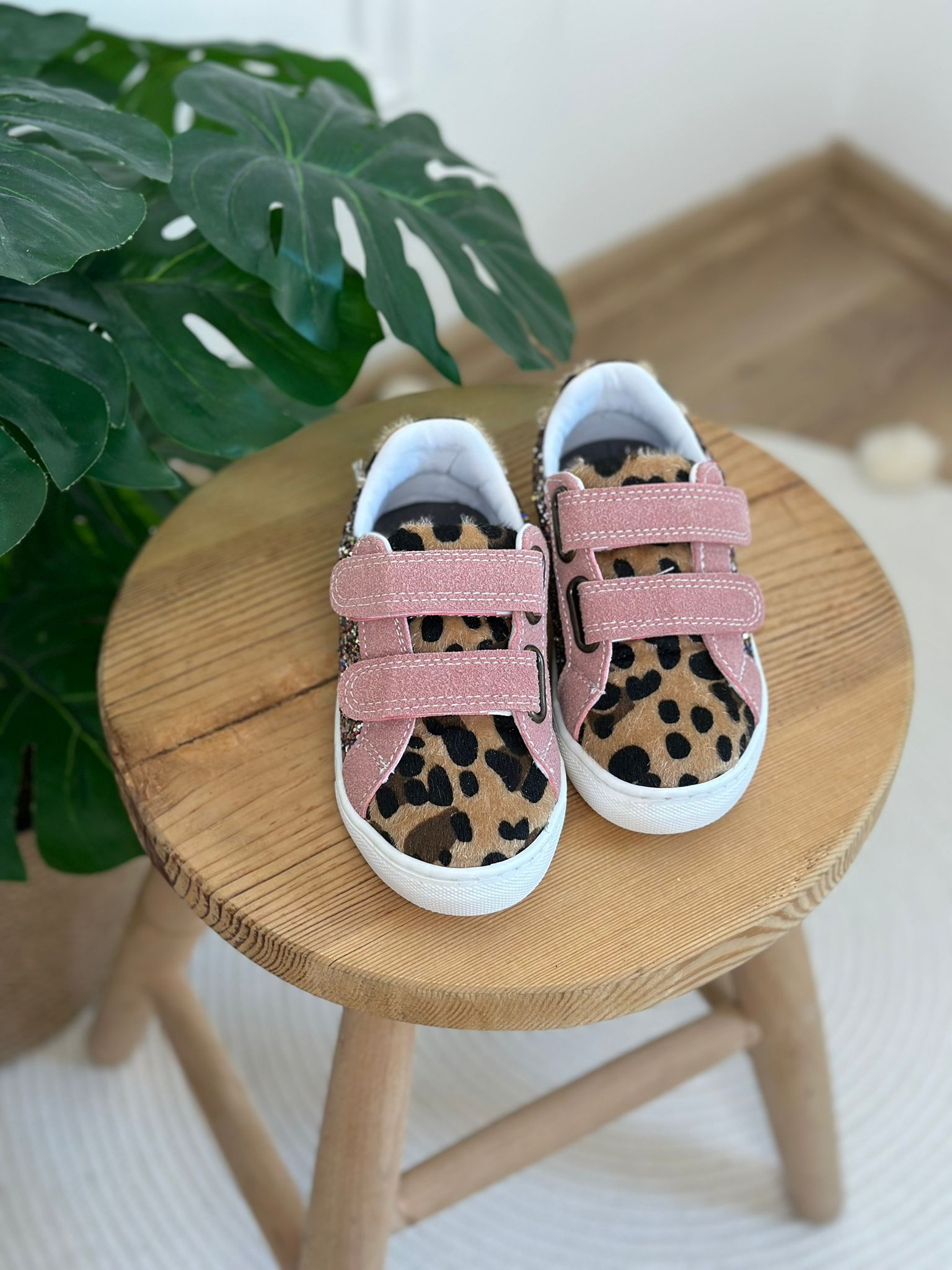 Pembe Leopar Ve Yaldız Detaylı Sneaker