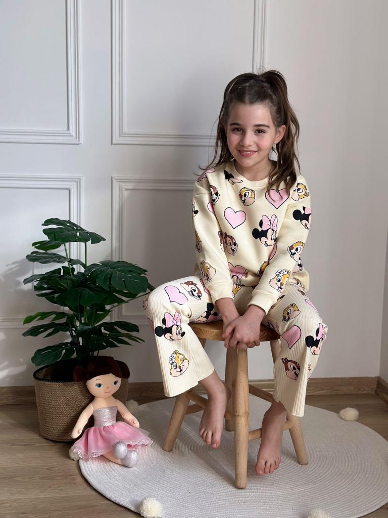Minnie ve Arkadaşları Kalpli Fitilli Takım