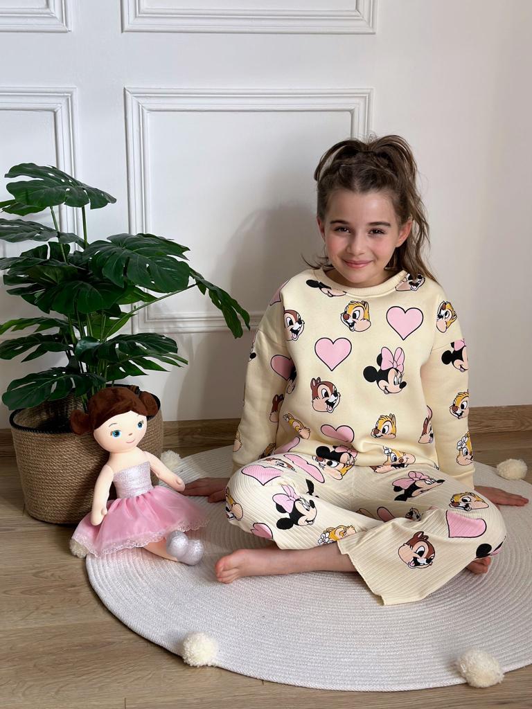 Minnie ve Arkadaşları Kalpli Fitilli Takım
