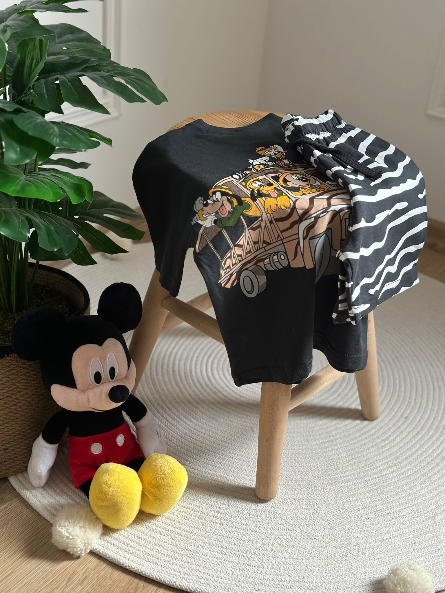 Mickey Safari Sırt Baskılı Şortlu Takım