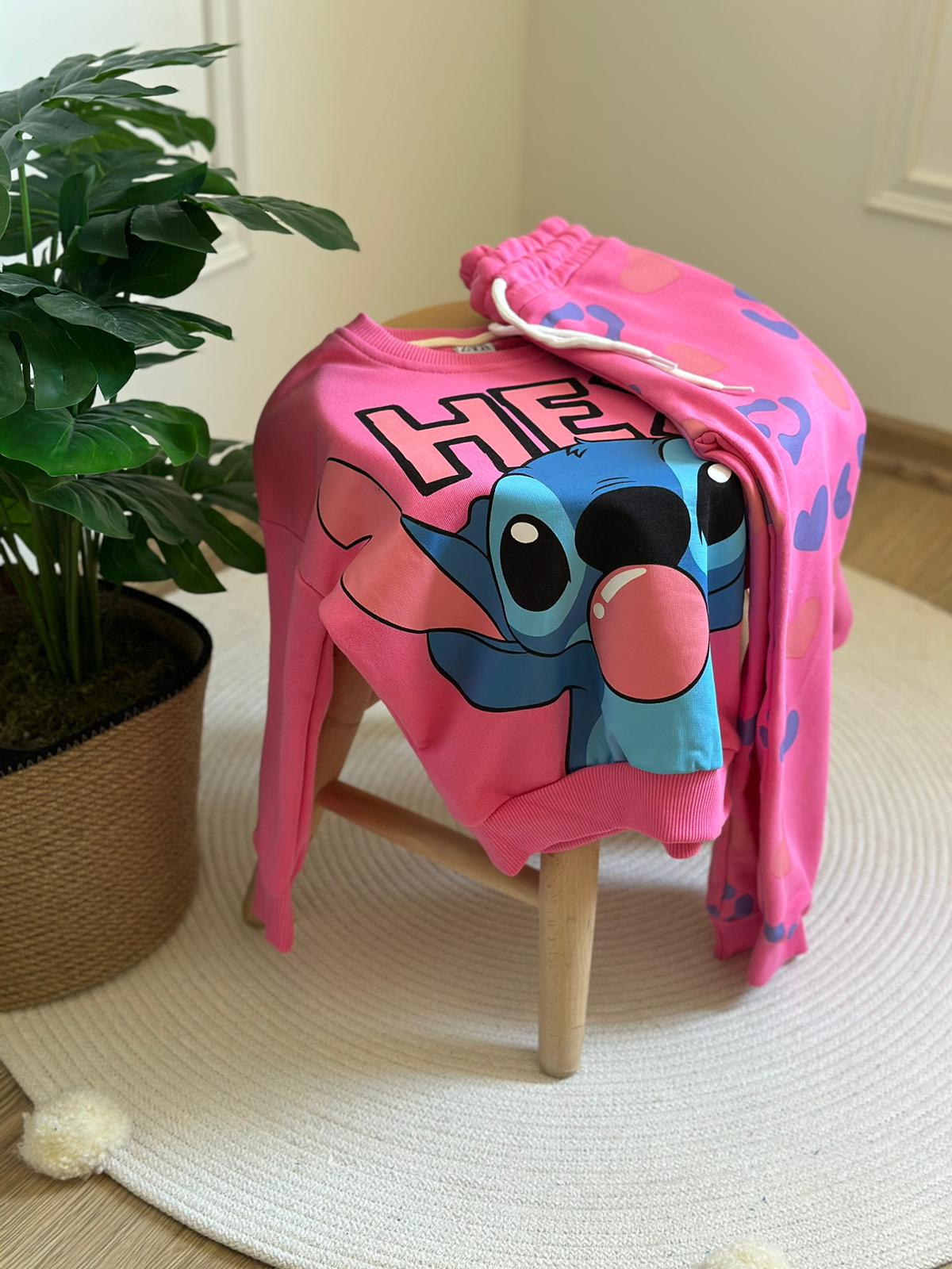 Pembe Sırt Baskılı Stitch Eşofman Takımı