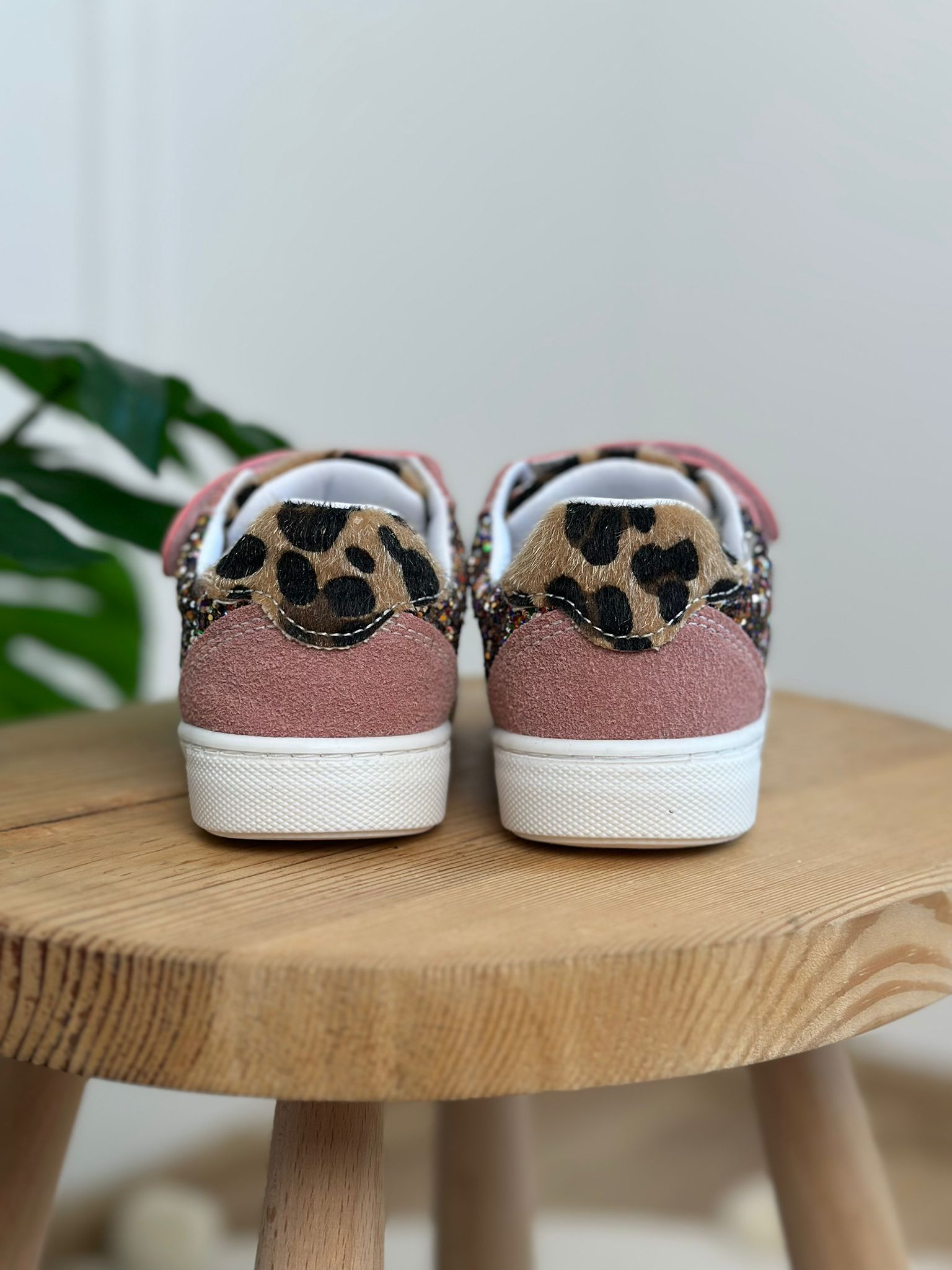 Pembe Leopar Ve Yaldız Detaylı Sneaker