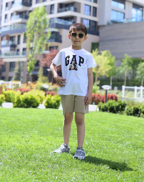 Beyaz Gap Ayıcık Baskılı ve Şortlu Erkek Çocuk Takımı