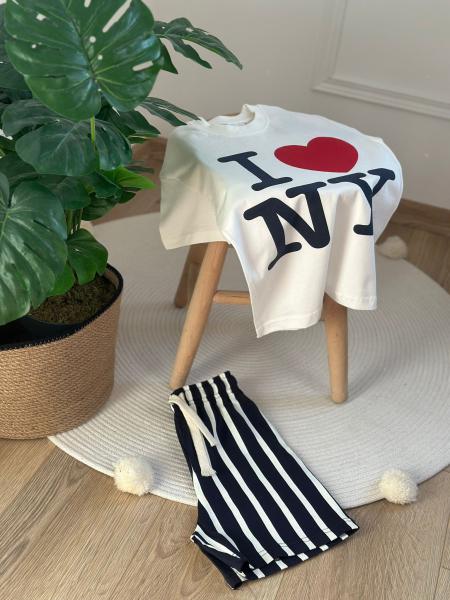 Beyaz Üzeri Love NY Çizgili Şortlu Takım