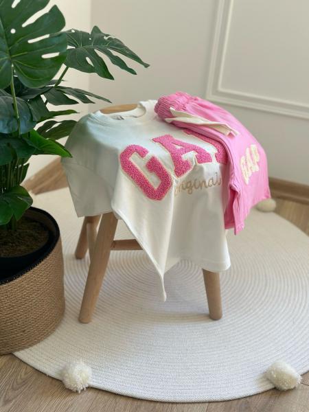 Beyaz Üzeri Pembe Punch İşlemeli Gap Şortlu Takım
