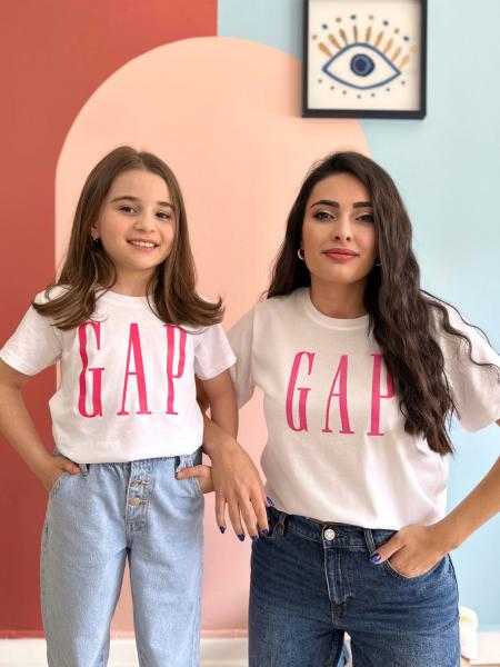 Beyaz Üzeri Pembe Gap Baskılı Yetişkin T-shirt