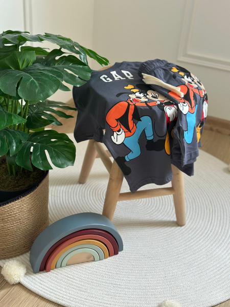 Mickey Ve Arkadaşları Sırt Baskılı Gap Şortlu Takım
