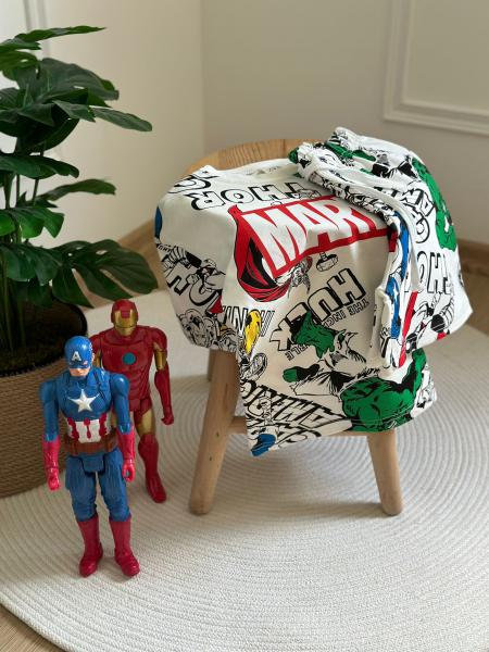 Renkli Marvel Şortlu Takım
