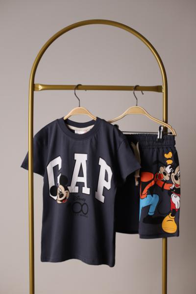 Mickey Ve Arkadaşları Sırt Baskılı Gap Şortlu Takım