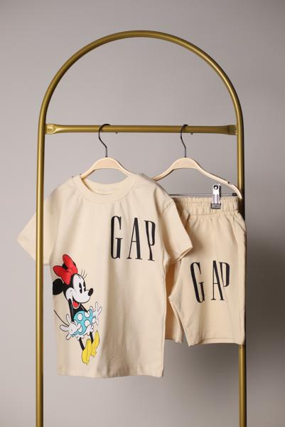 Krem Rengi Mickey Baskılı Gap Şortlu Takım