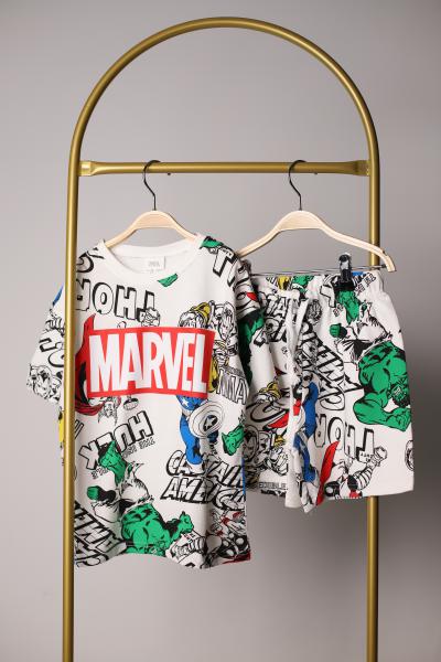Renkli Marvel Şortlu Takım