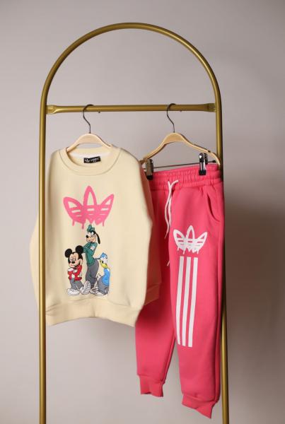 Pembe Sporcu Mickey ve Arkadaşları