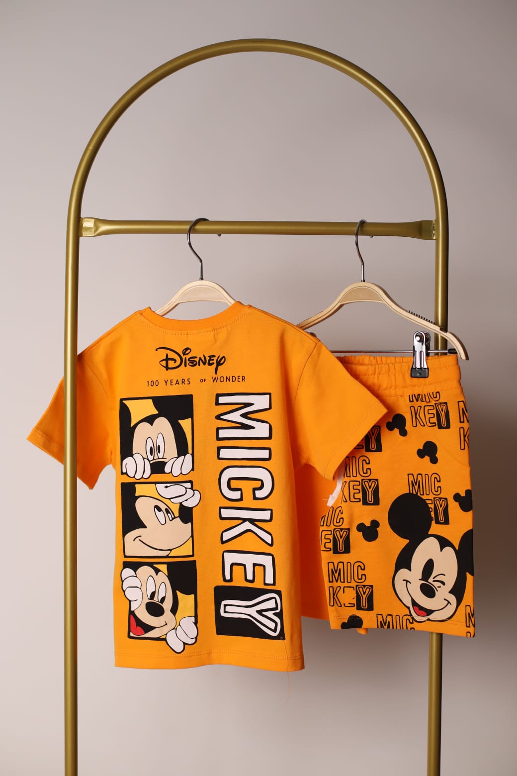 Mickey Kareli Sırt Baskılı Turuncu Şortlu Takım