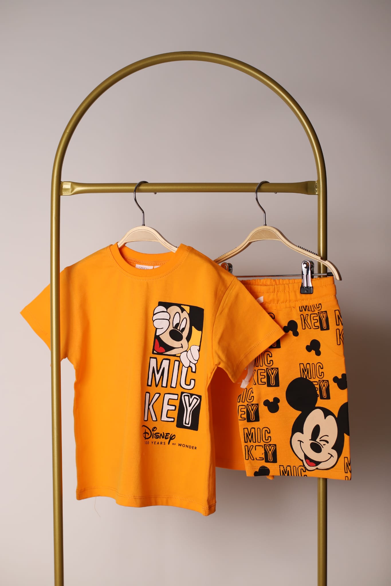 Mickey Kareli Sırt Baskılı Turuncu Şortlu Takım